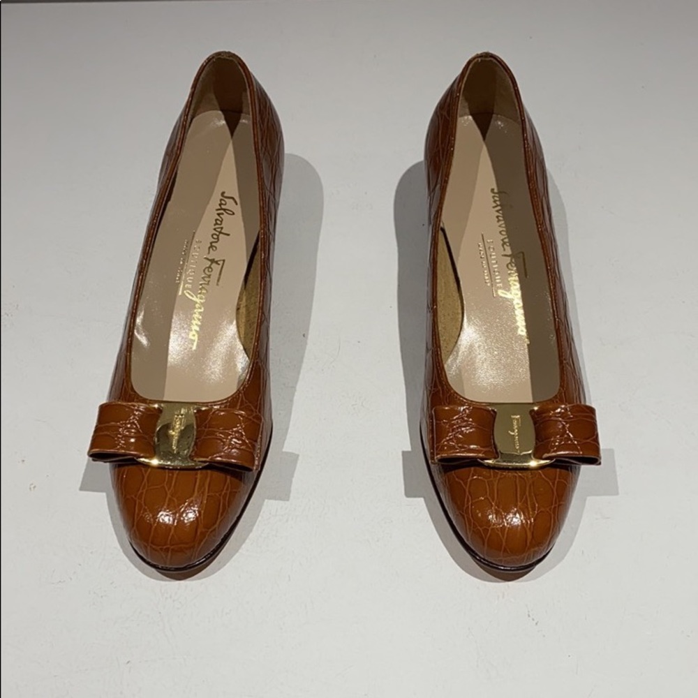 ferragamo vara bow pump shoe